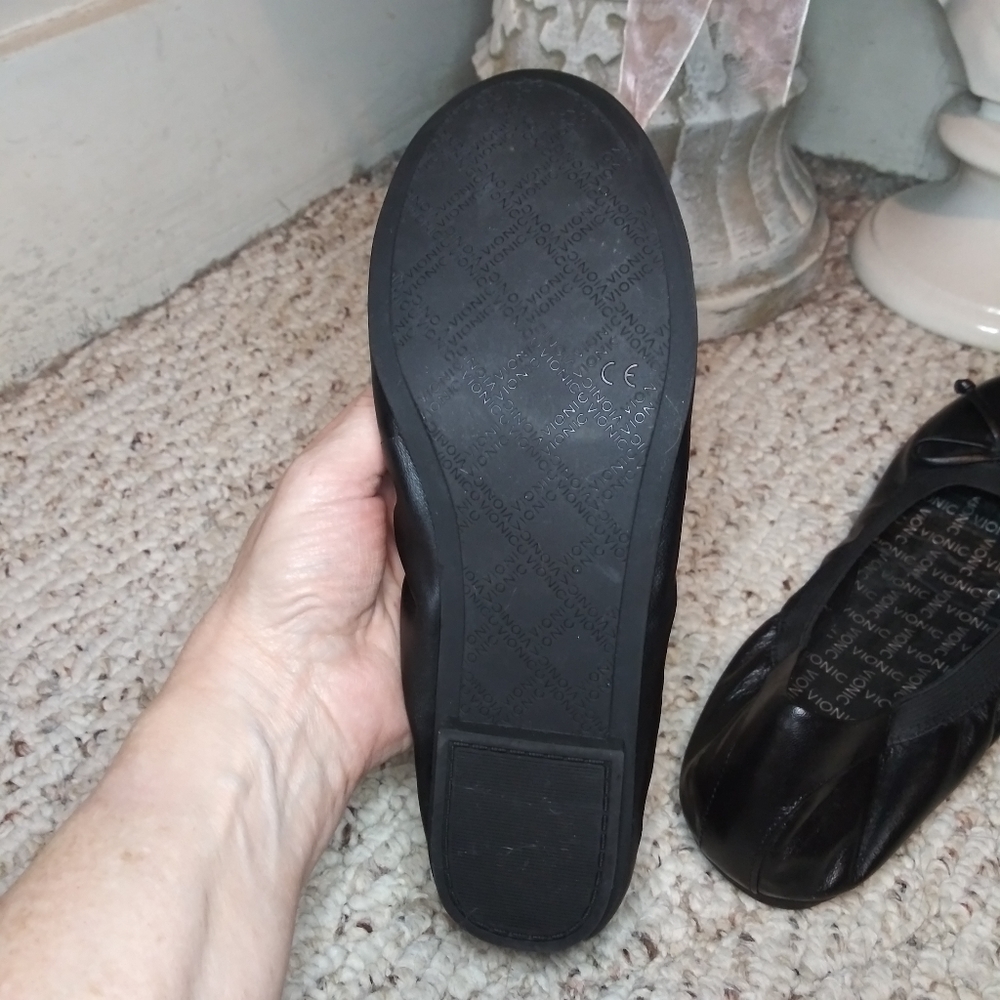 Vionic Matira Bowed Black Leather Ballet Flats - Picture 8 of 10